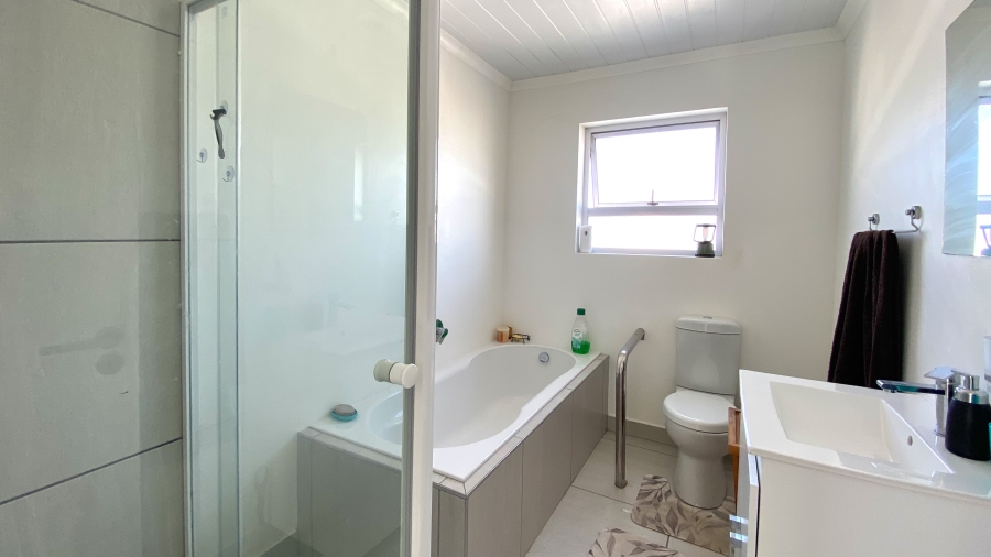 4 Bedroom Property for Sale in Dwarskersbos Western Cape